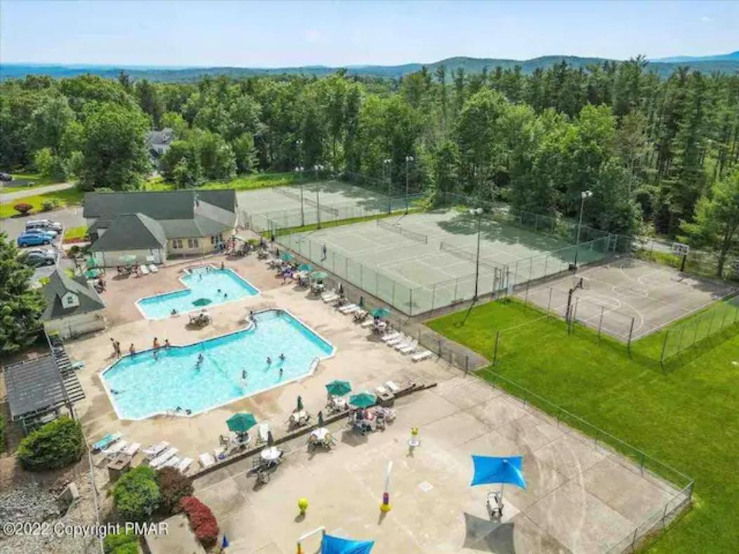 Hot Tub-king Suite-fenced Yard-game Room-fire Pit