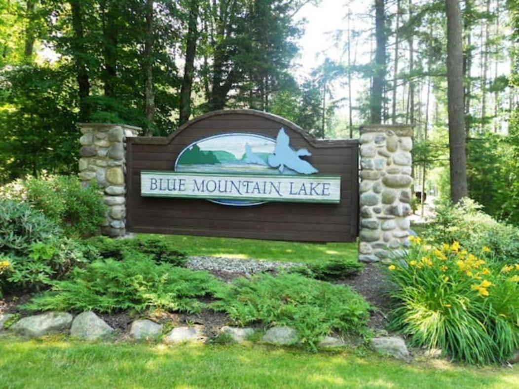 Holiday home Hot Tub-king Suite-fenced Yard-game Room-fire Pit East Stroudsburg