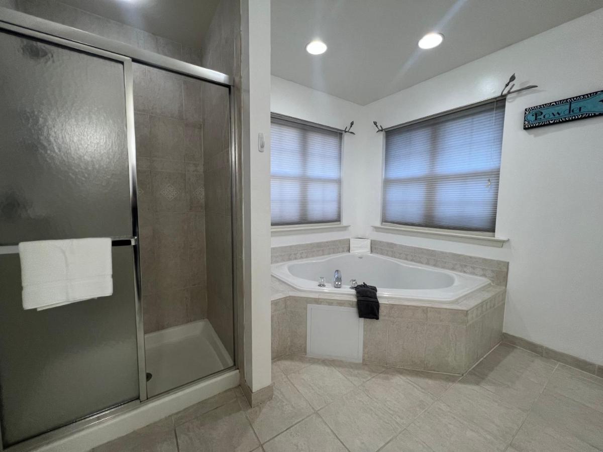 Hot Tub-king Suite-fenced Yard-game Room-fire Pit * East Stroudsburg