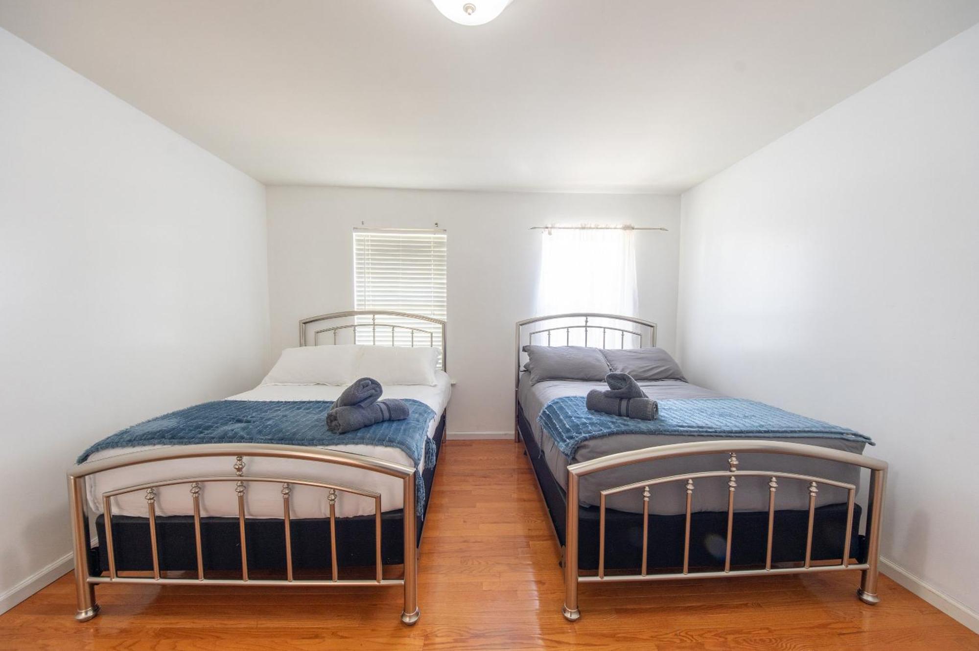 Hébergement de vacances Hot Tub-king Suite-fenced Yard-game Room-fire Pit East Stroudsburg
