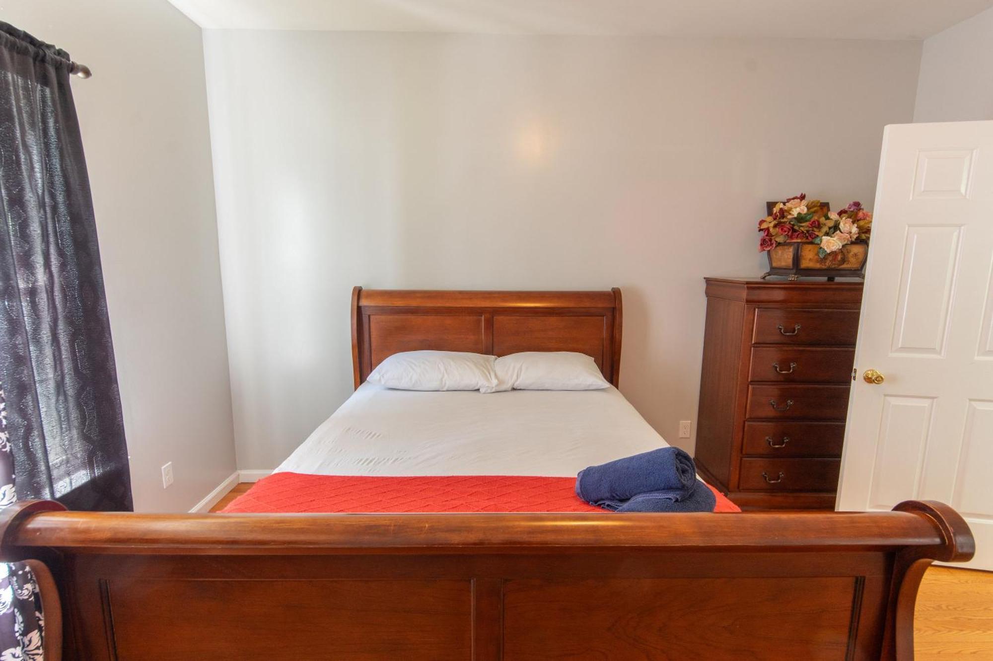 Hot Tub-king Suite-fenced Yard-game Room-fire Pit Holiday home *