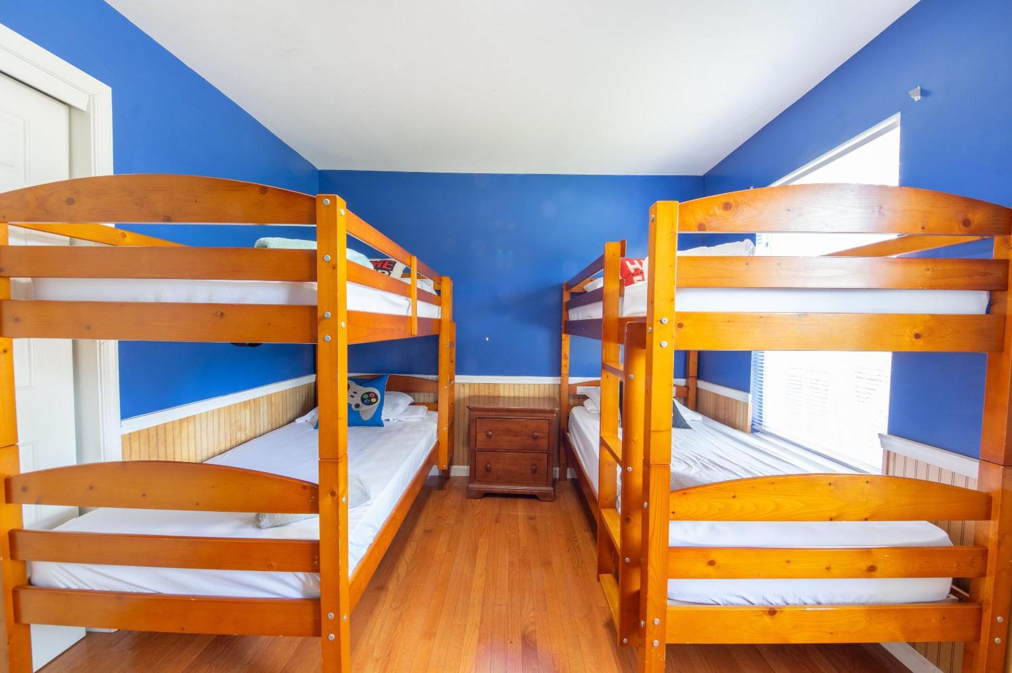 Holiday home Hot Tub-king Suite-fenced Yard-game Room-fire Pit East Stroudsburg
