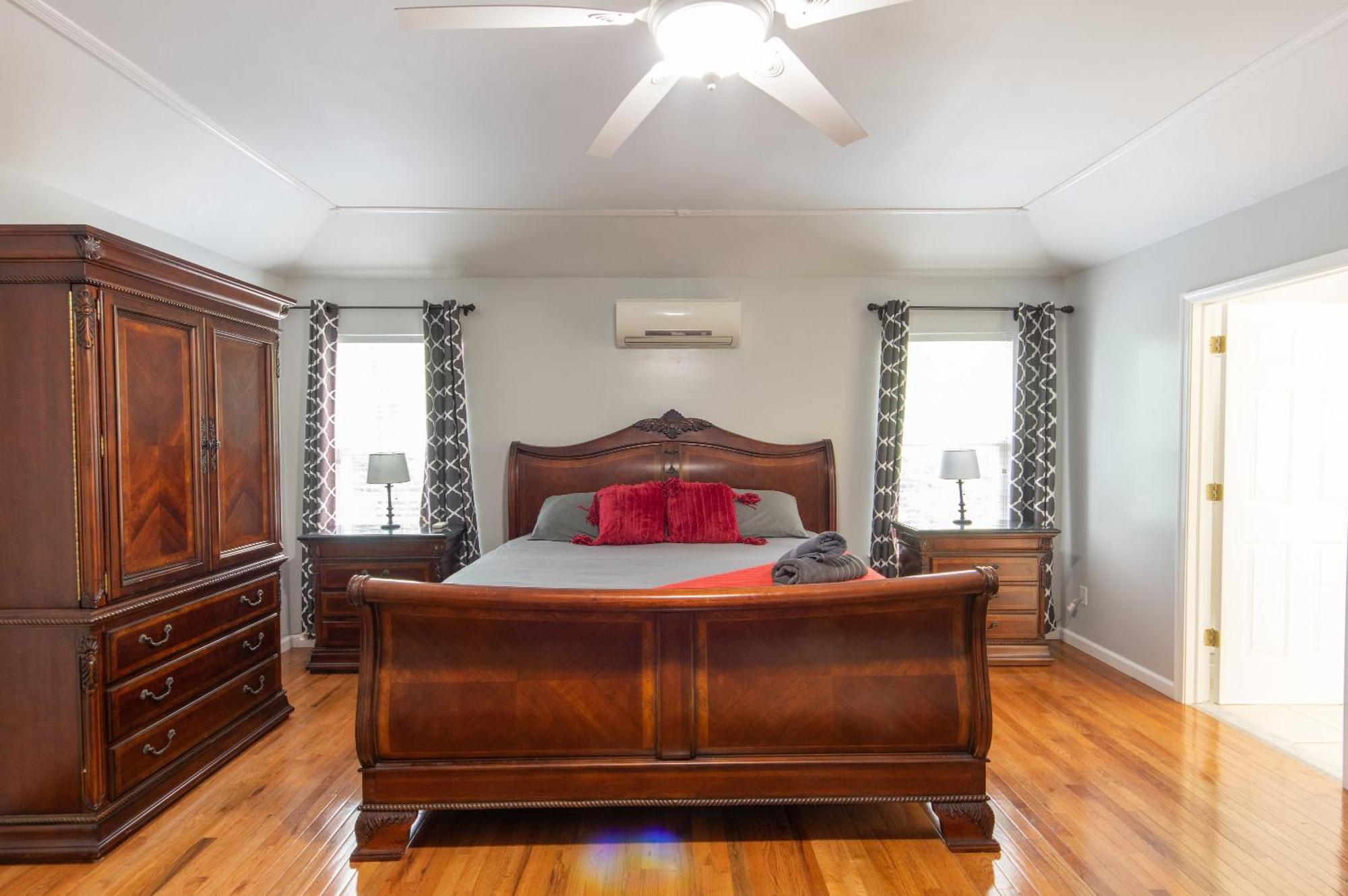 Hot Tub-king Suite-fenced Yard-game Room-fire Pit Holiday home