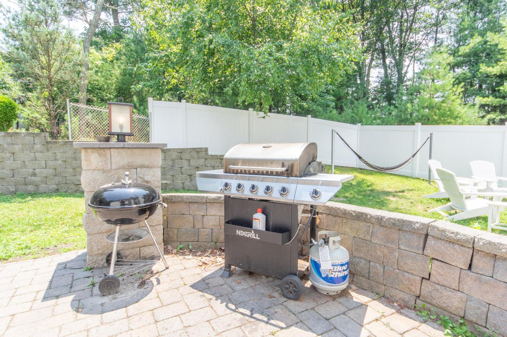 Hot Tub-king Suite-fenced Yard-game Room-fire Pit East Stroudsburg
