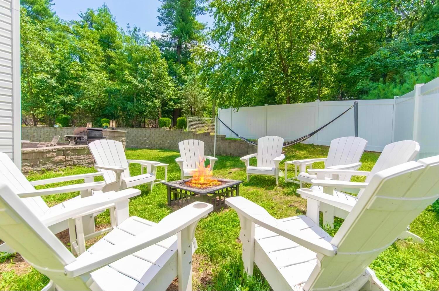 Hot Tub-king Suite-fenced Yard-game Room-fire Pit * East Stroudsburg